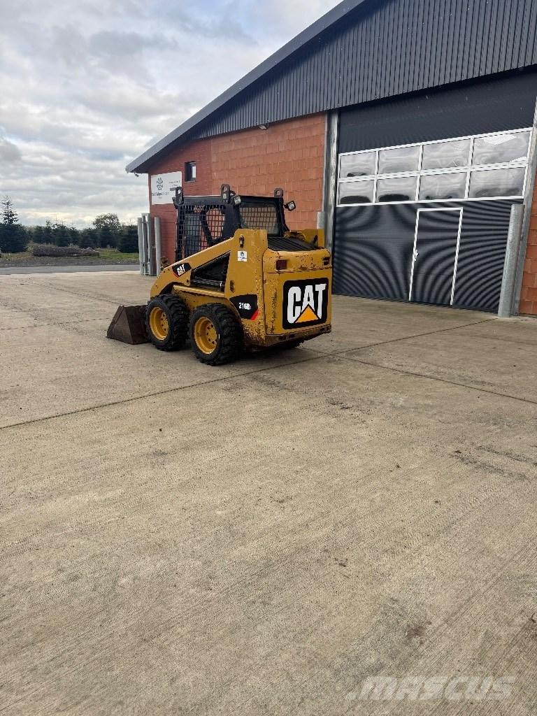 CAT 216 B 3 滑移轉向裝載機