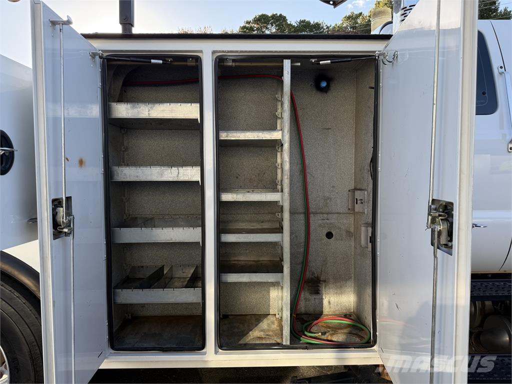 Ford F750 都市/通用型車輛