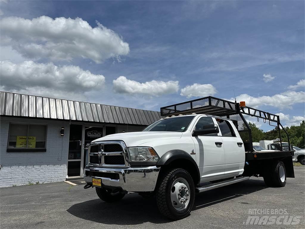RAM 5500 平板式/側卸式卡車
