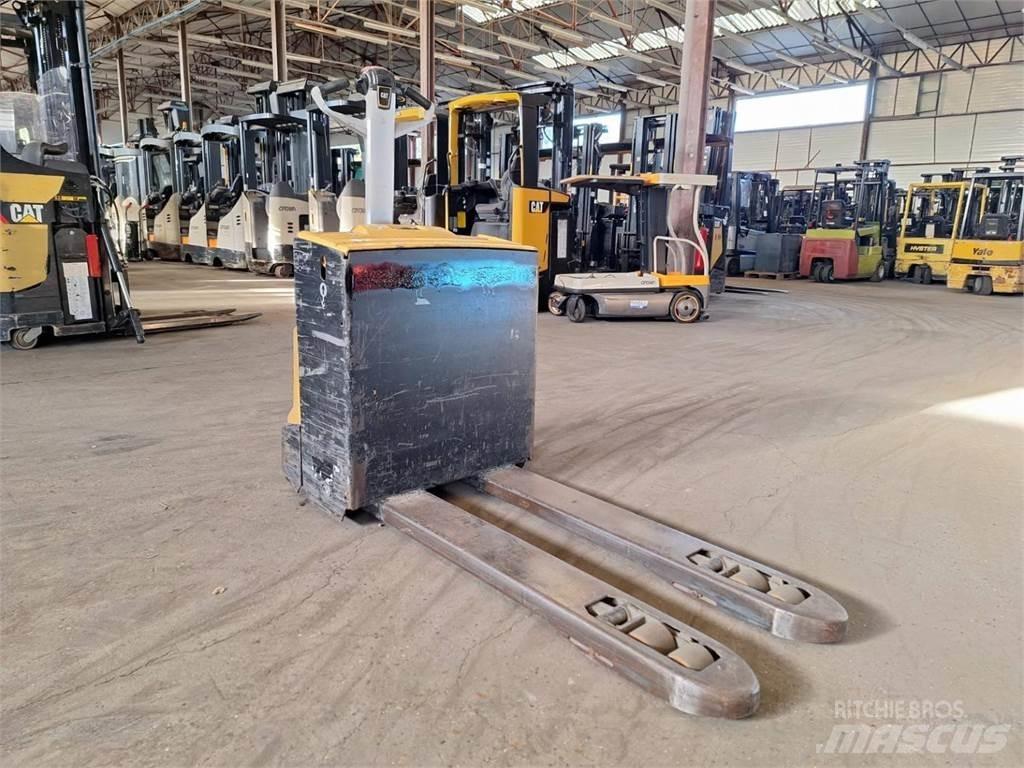 CAT NPP20N 行走控制式堆積機