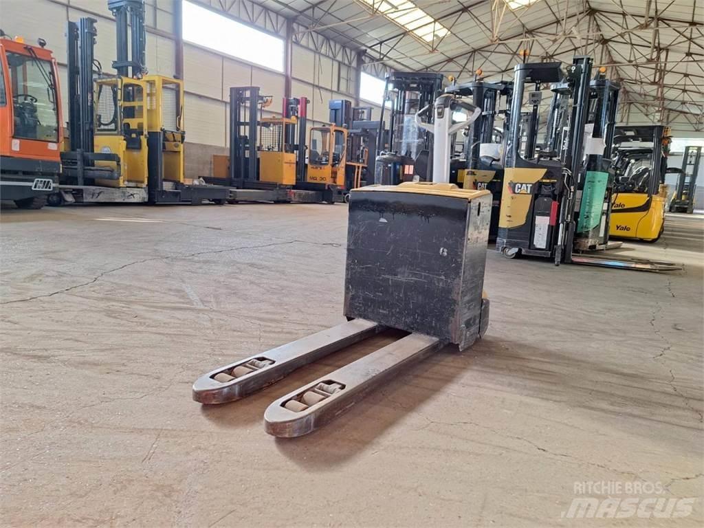 CAT NPP20N 行走控制式堆積機