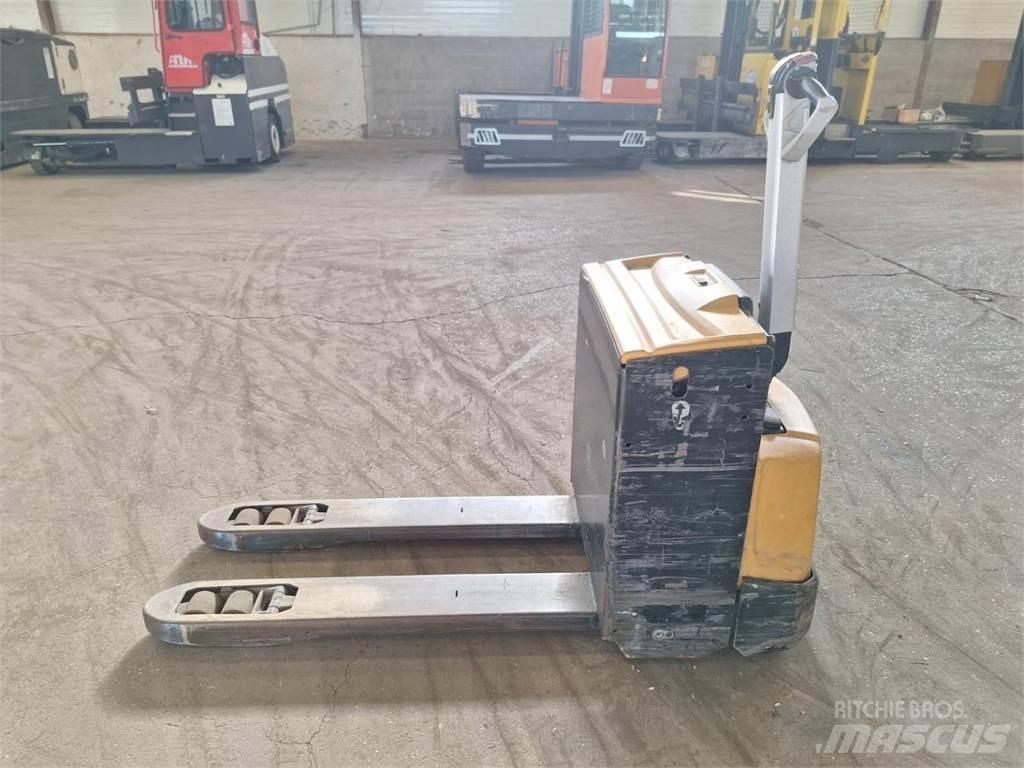 CAT NPP20N 行走控制式堆積機