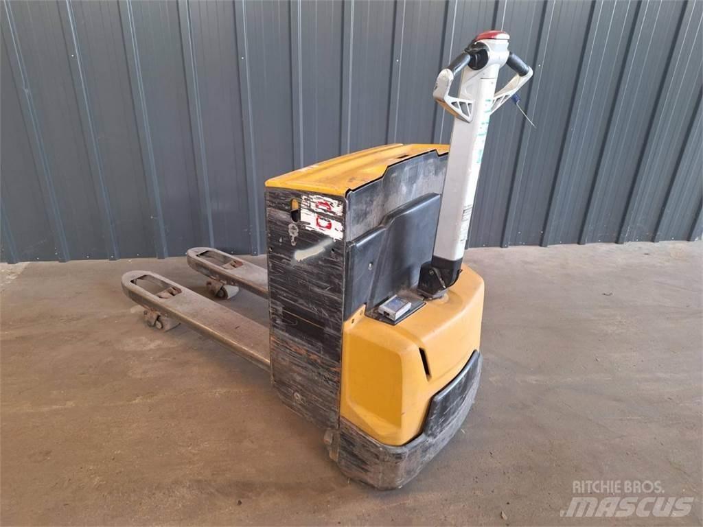 CAT NPP20N2 行走控制式堆積機