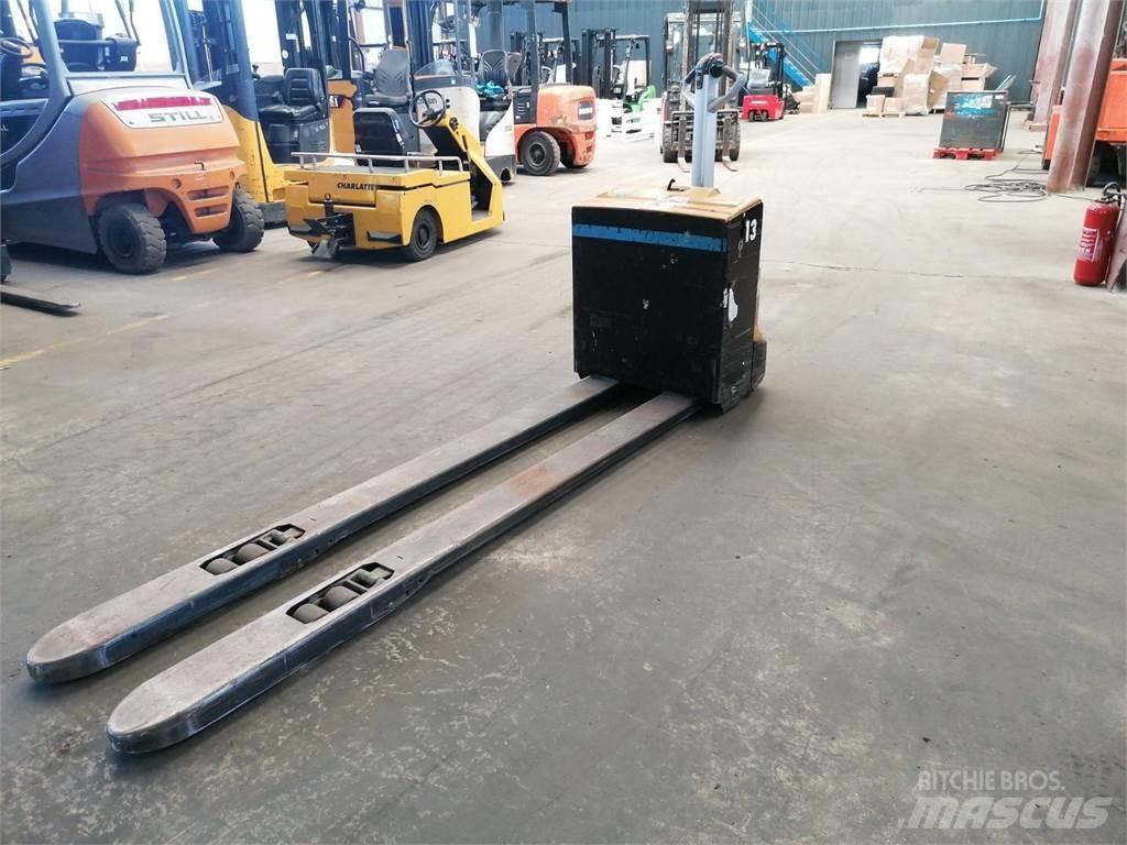CAT NPP20N2 行走控制式堆積機