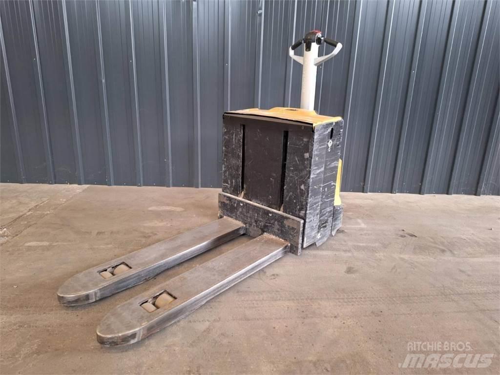 CAT NPP20N2E 行走控制式堆積機
