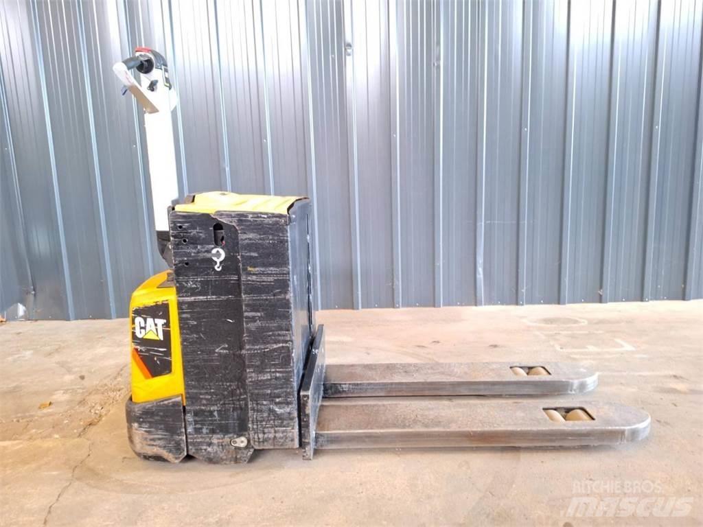 CAT NPP20N2E 行走控制式堆積機