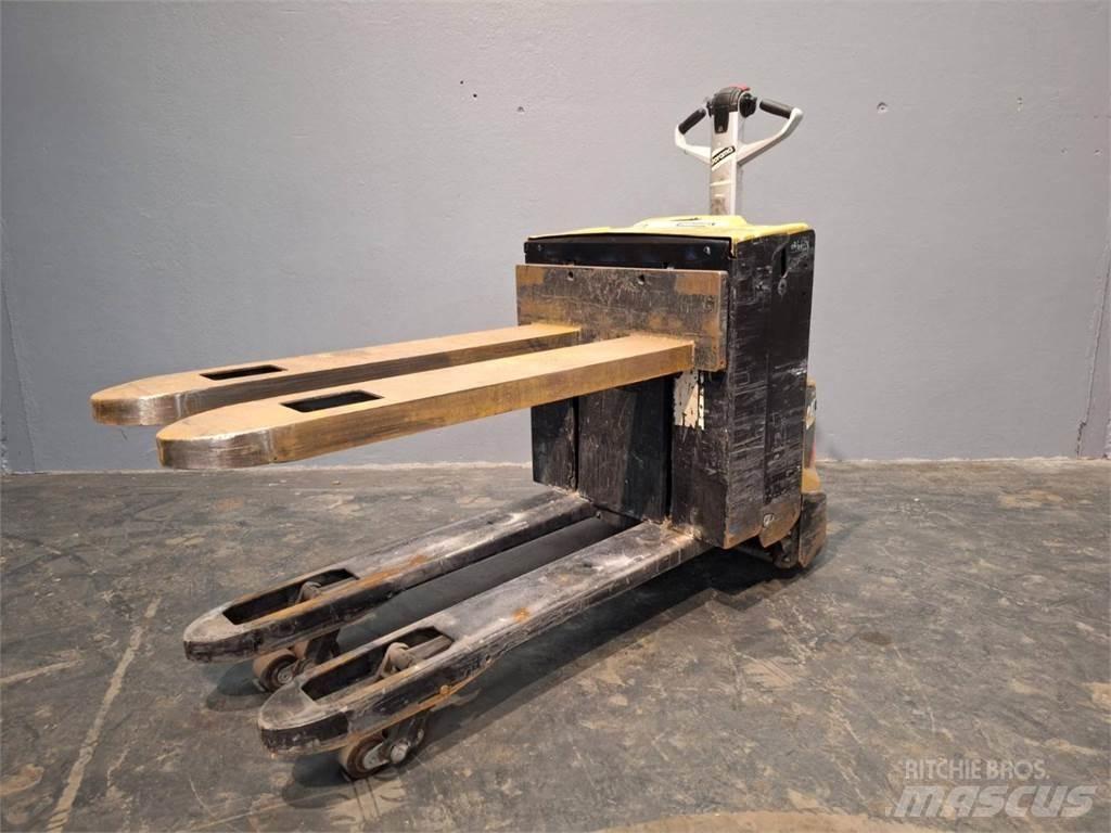 CAT NPP20N2E 行走控制式堆積機
