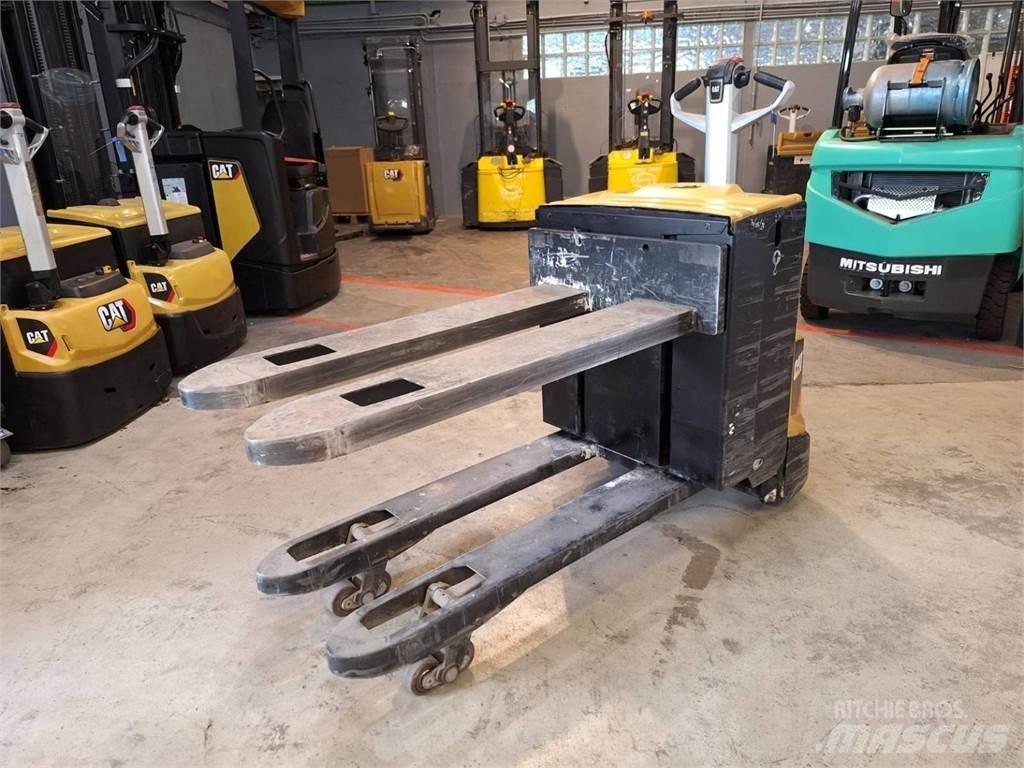 CAT NPP20N2E 行走控制式堆積機