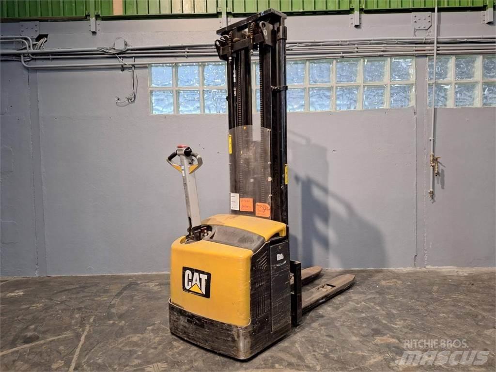 CAT NSP16N 行走控制式堆積機