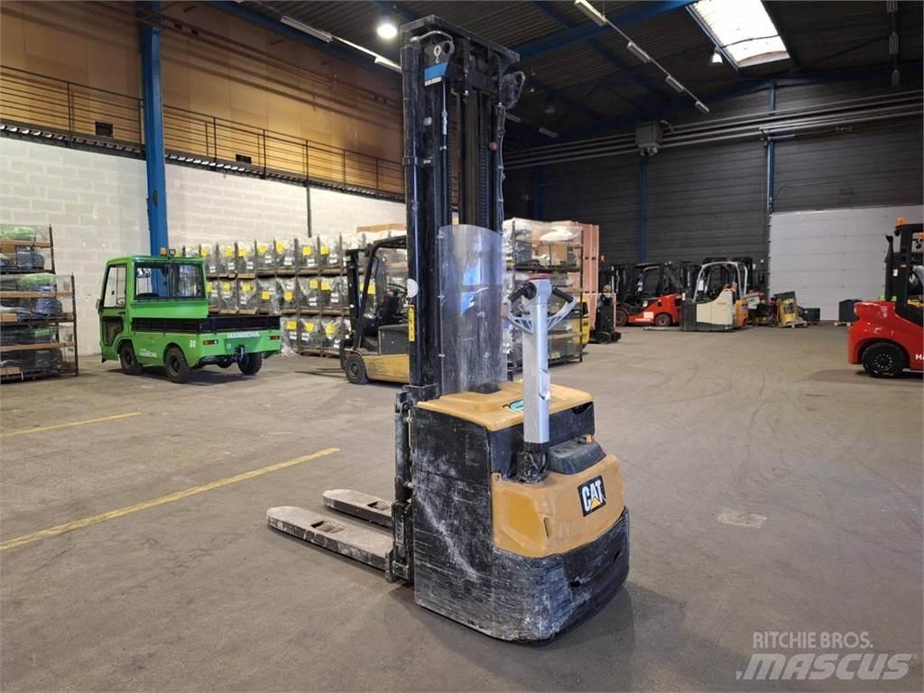 CAT NSP16N2 行走控制式堆積機