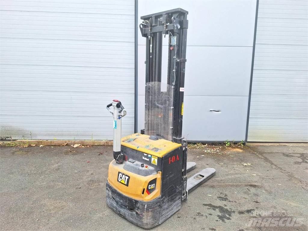 CAT NSP16N2 行走控制式堆積機
