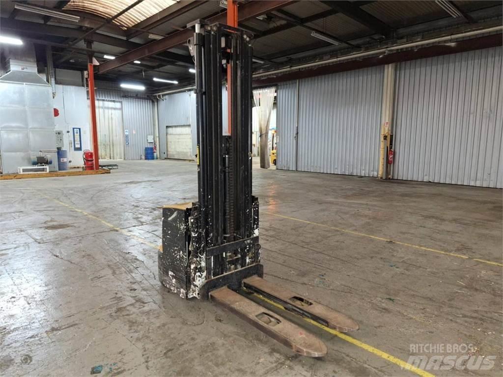 CAT NSP16N2 行走控制式堆積機