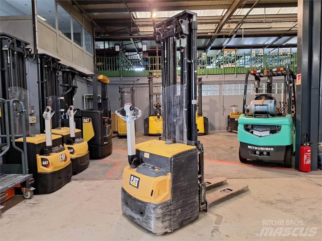 CAT NSP16N2 行走控制式堆積機