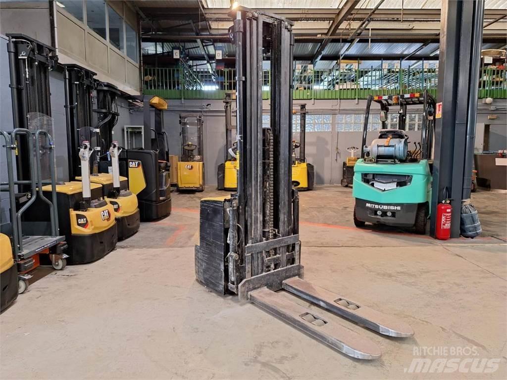 CAT NSP16N2 行走控制式堆積機