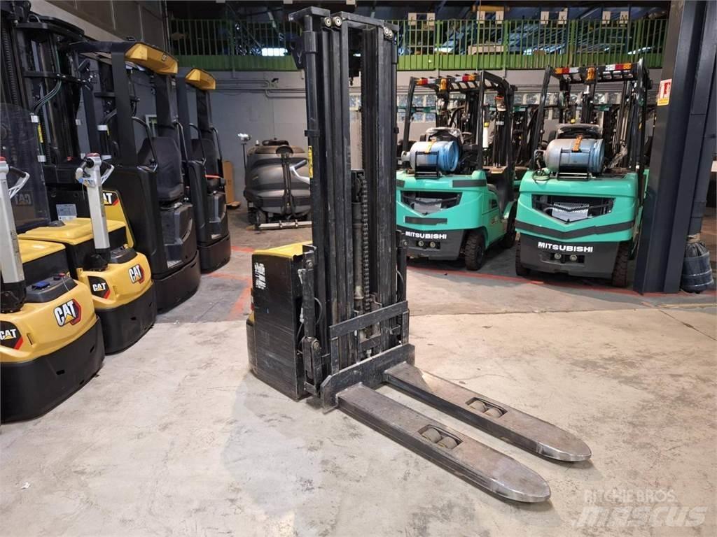 CAT NSP16N2 行走控制式堆積機