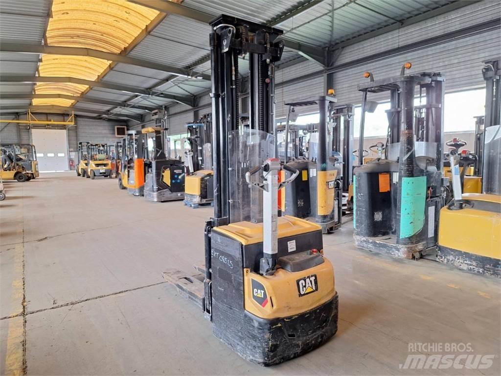 CAT NSP16N2 行走控制式堆積機