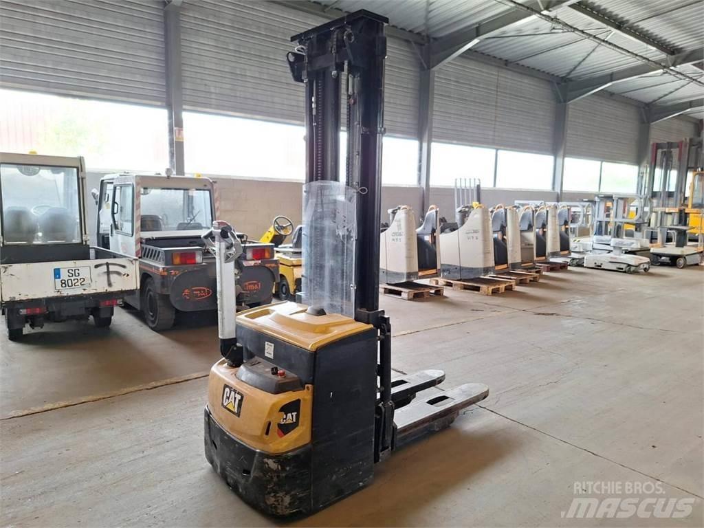 CAT NSP16N2 行走控制式堆積機