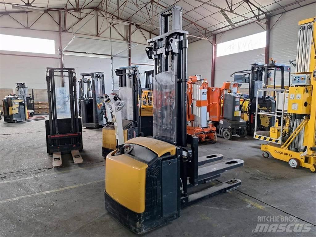 CAT NSP16NI 行走控制式堆積機