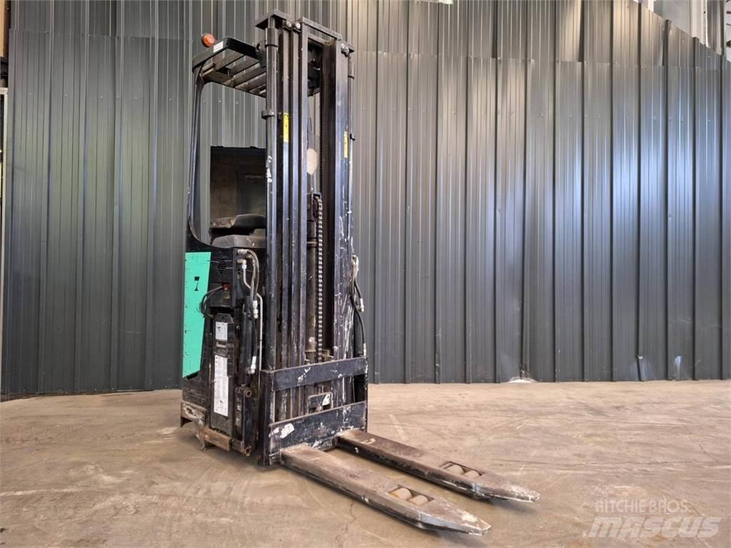 CAT NSR16N 自走式堆積機