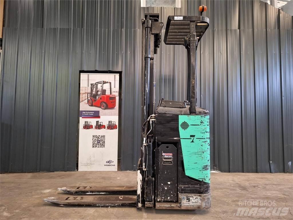 CAT NSR16N 自走式堆積機