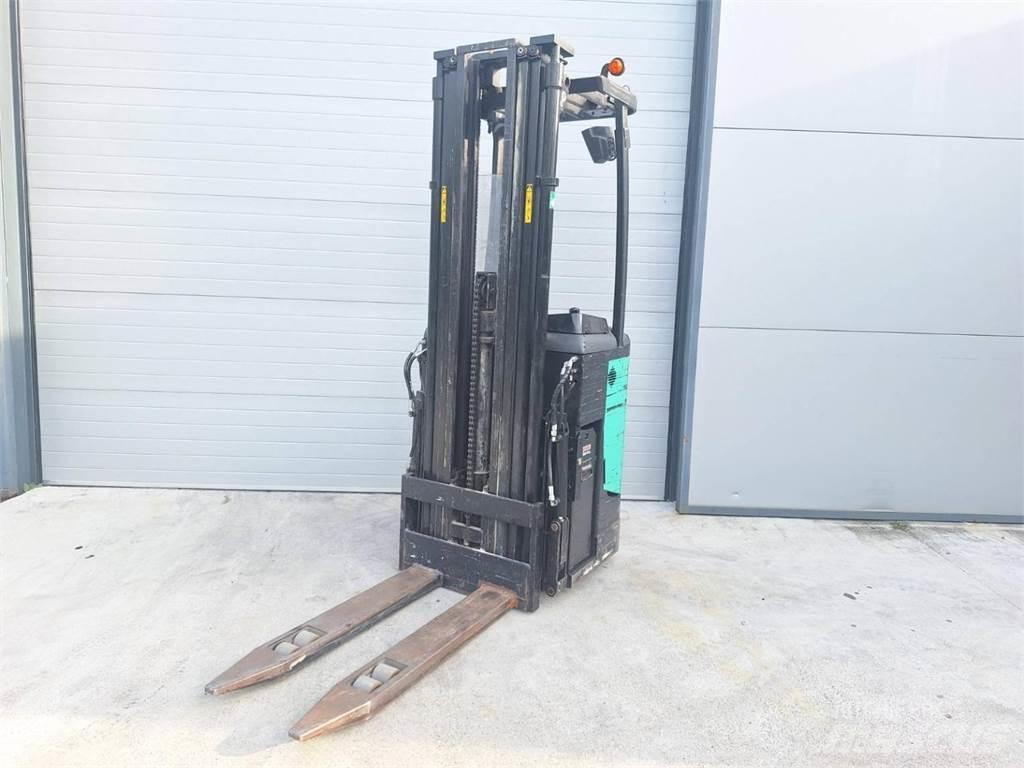 CAT NSR16N 自走式堆積機