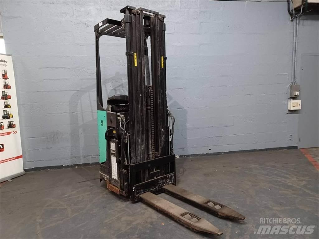 CAT NSR16N 自走式堆積機