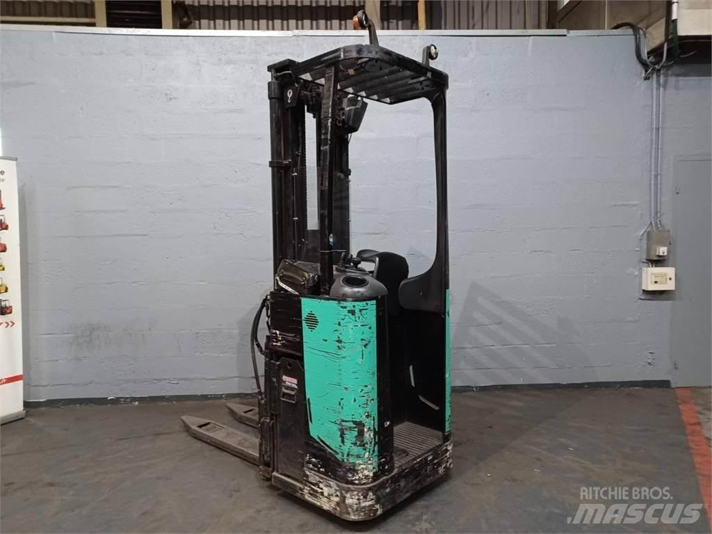 CAT NSR16N 自走式堆積機