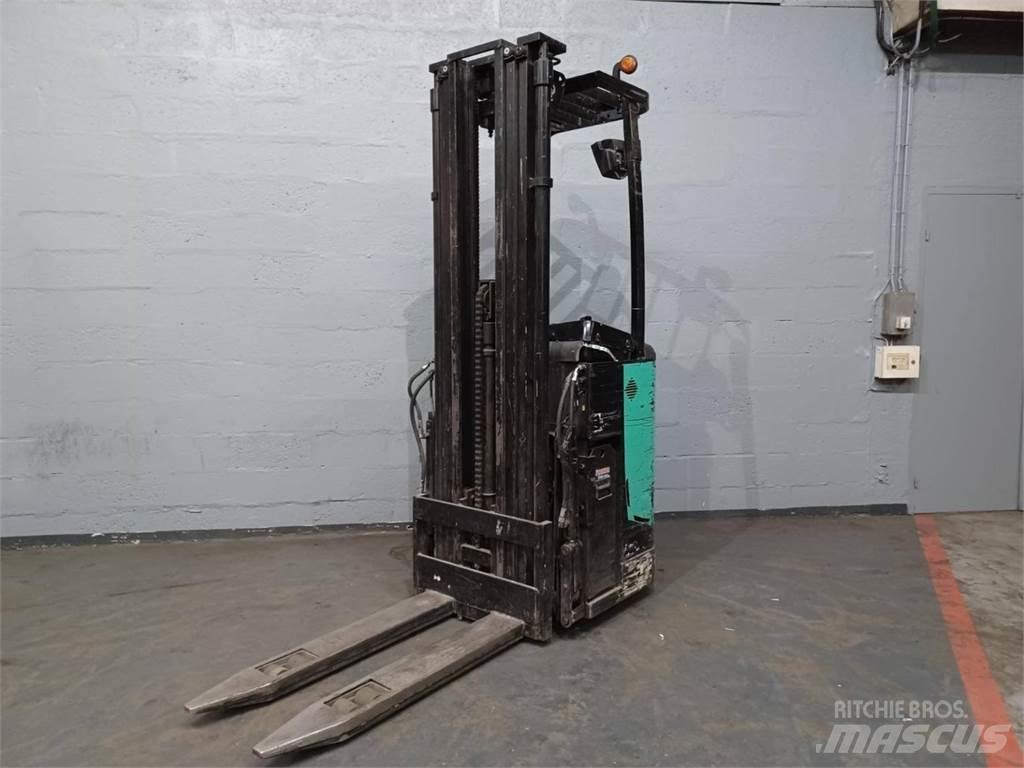 CAT NSR16N 自走式堆積機