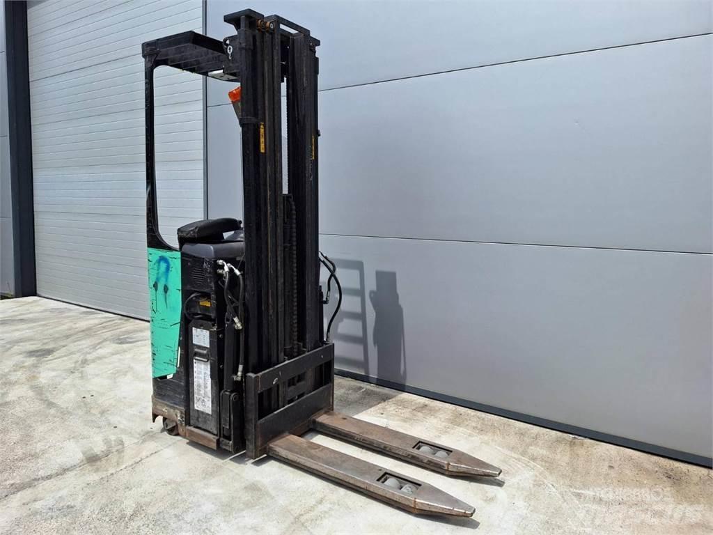 CAT NSR16N 自走式堆積機