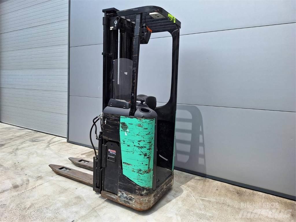 CAT NSR16N 自走式堆積機