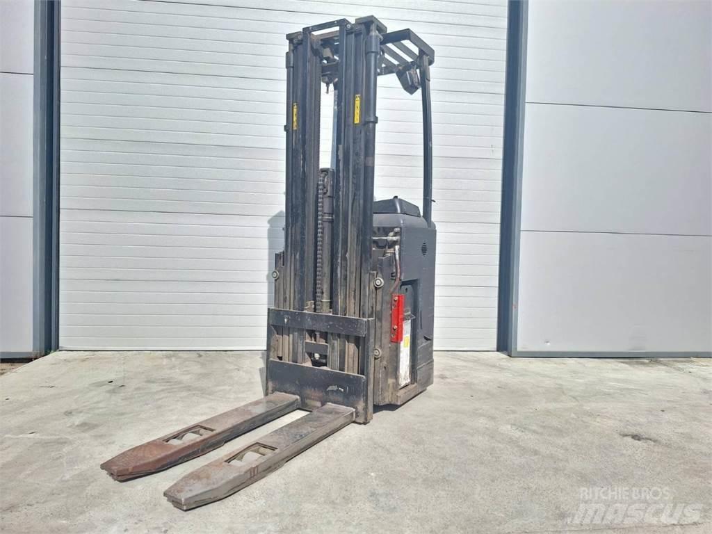 CAT NSR16NI 自走式堆積機