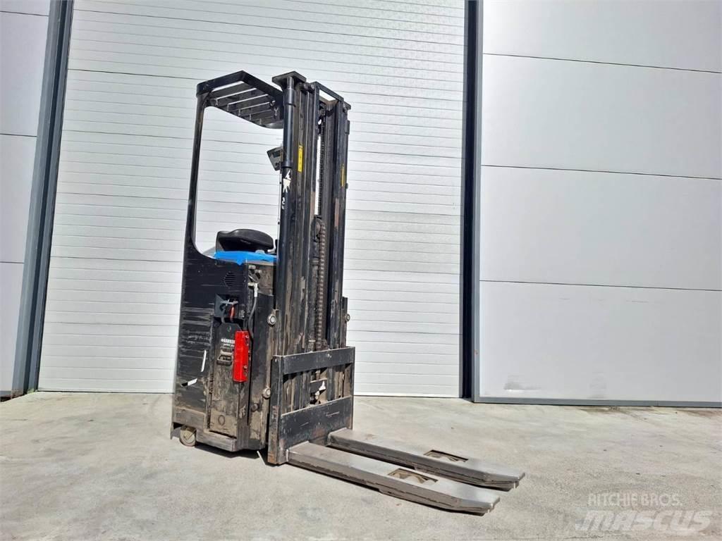CAT NSR16NI 自走式堆積機