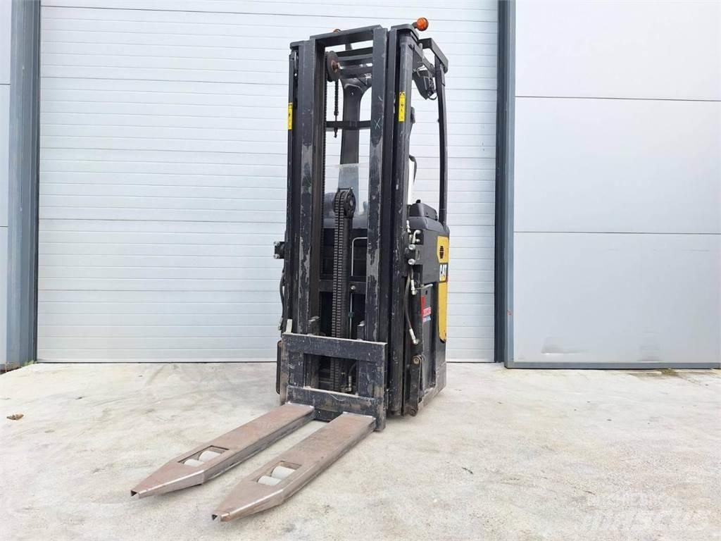 CAT NSR20N 自走式堆積機