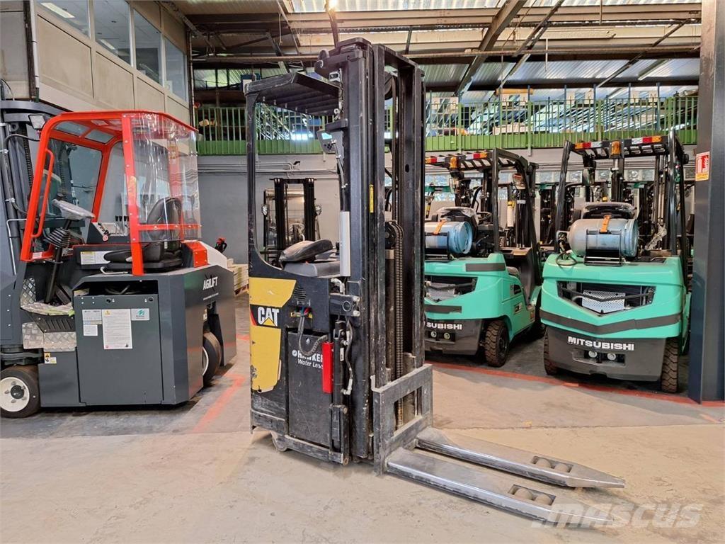 CAT NSR20N 自走式堆積機