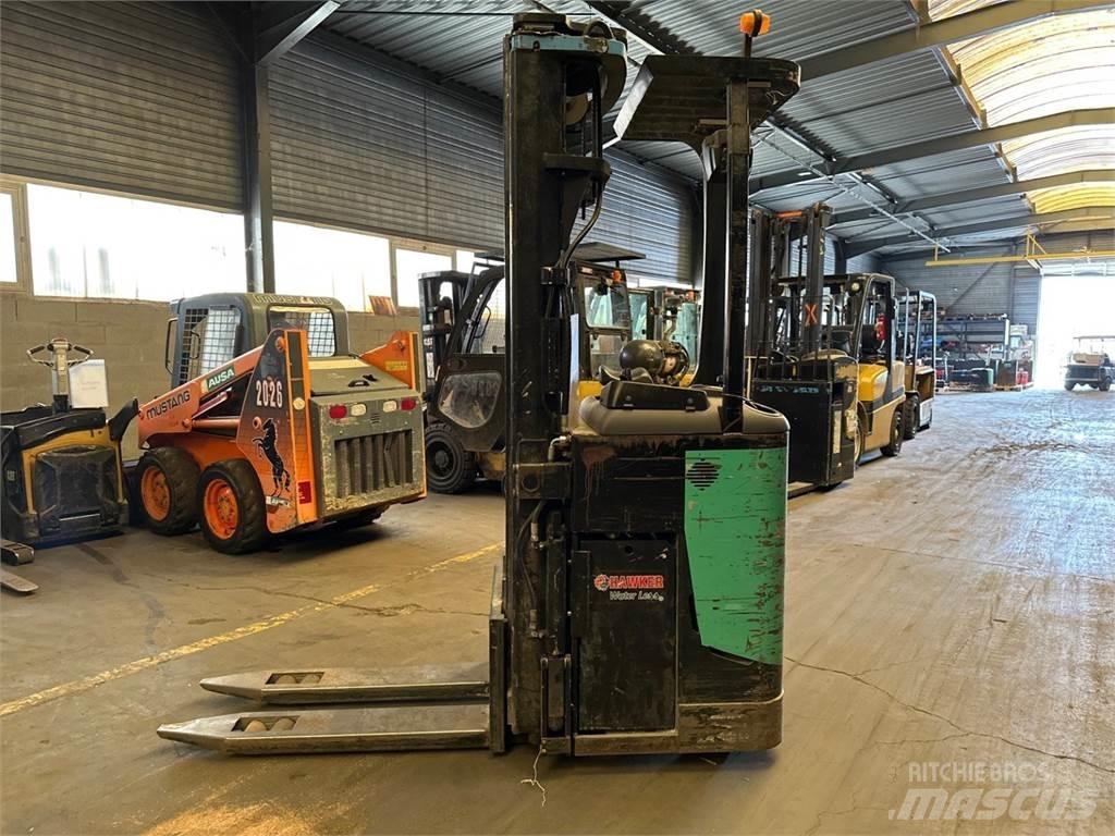 CAT NSR20N 自走式堆積機