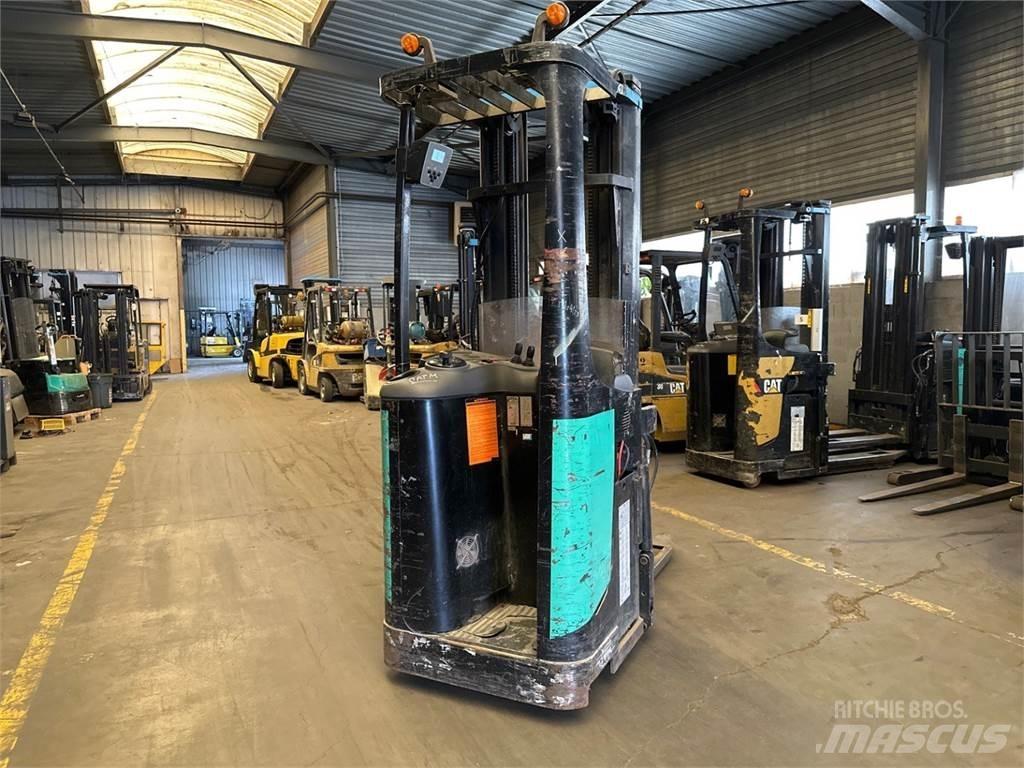 CAT NSR20N 自走式堆積機