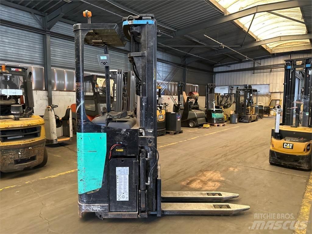 CAT NSR20N 自走式堆積機