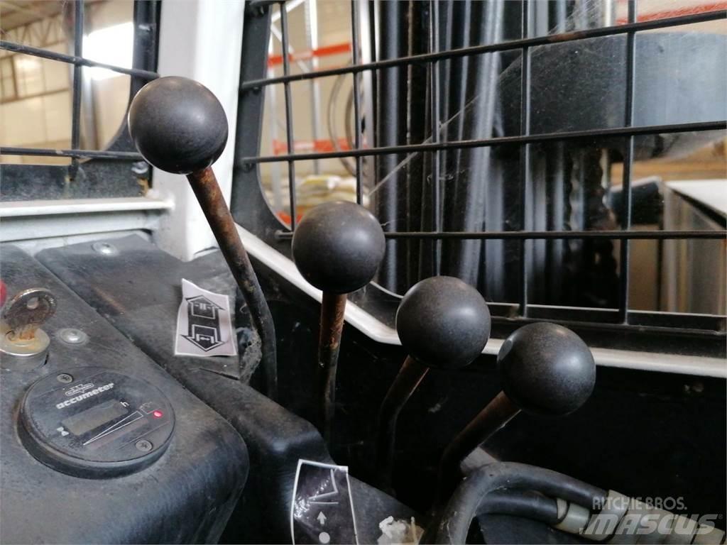 Combilift ESA30 鏟裝機