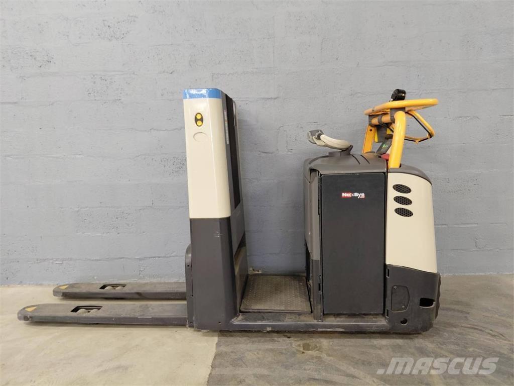 Crown GPC3045 中端式裝載機