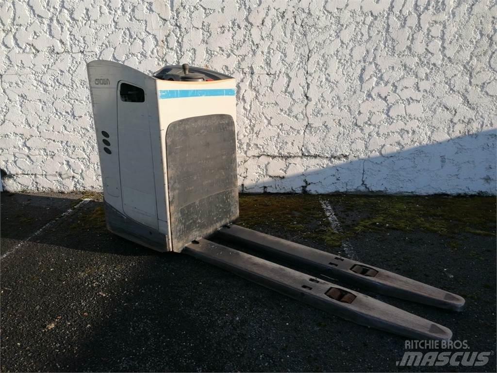 Crown RT4000 自走式堆積機