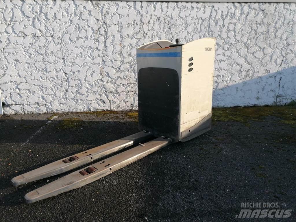Crown RT4000 自走式堆積機