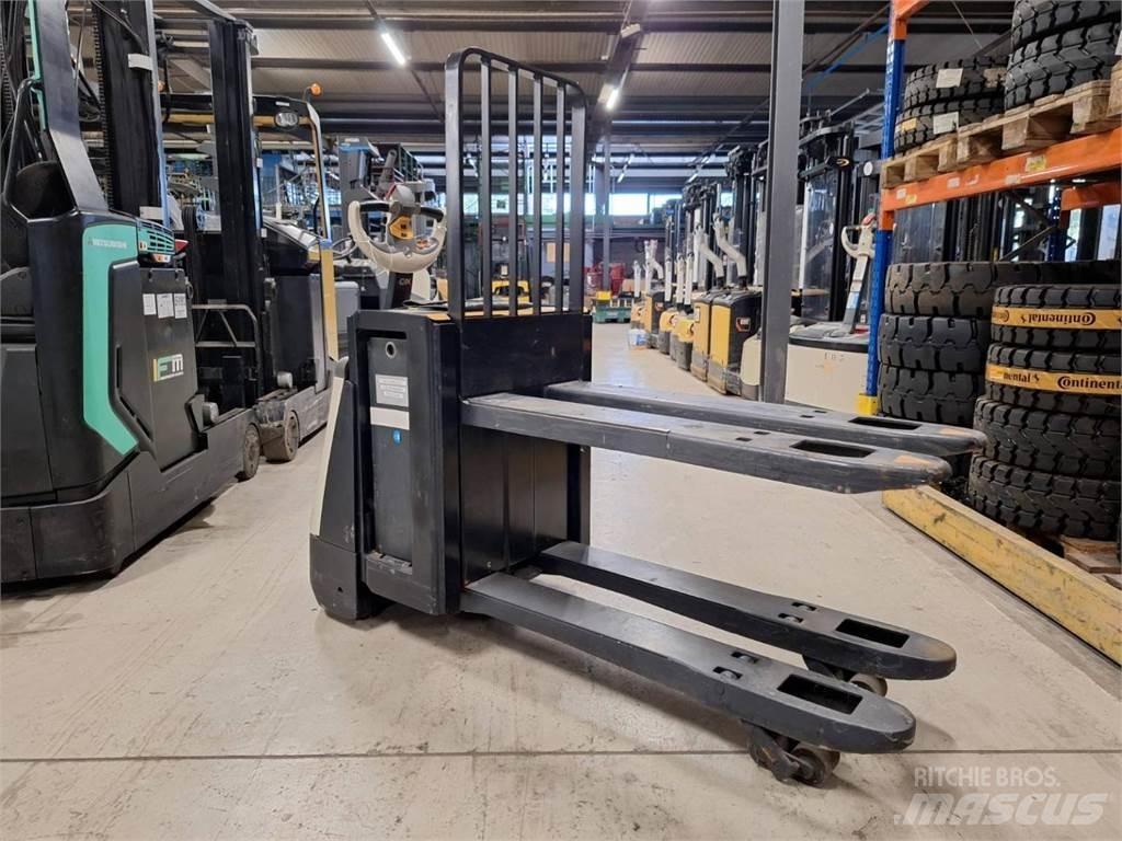 Crown WP3080 行走控制式堆積機
