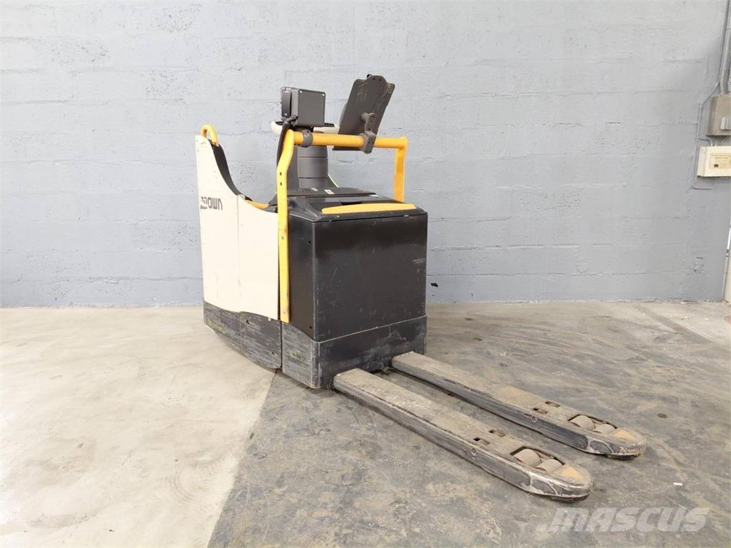 Crown WT3040 自走式堆積機