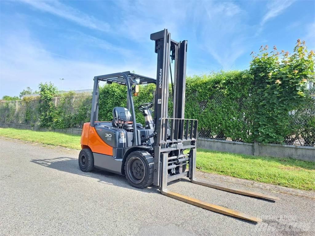 Doosan D30S 5 堆高機(叉車)-其他