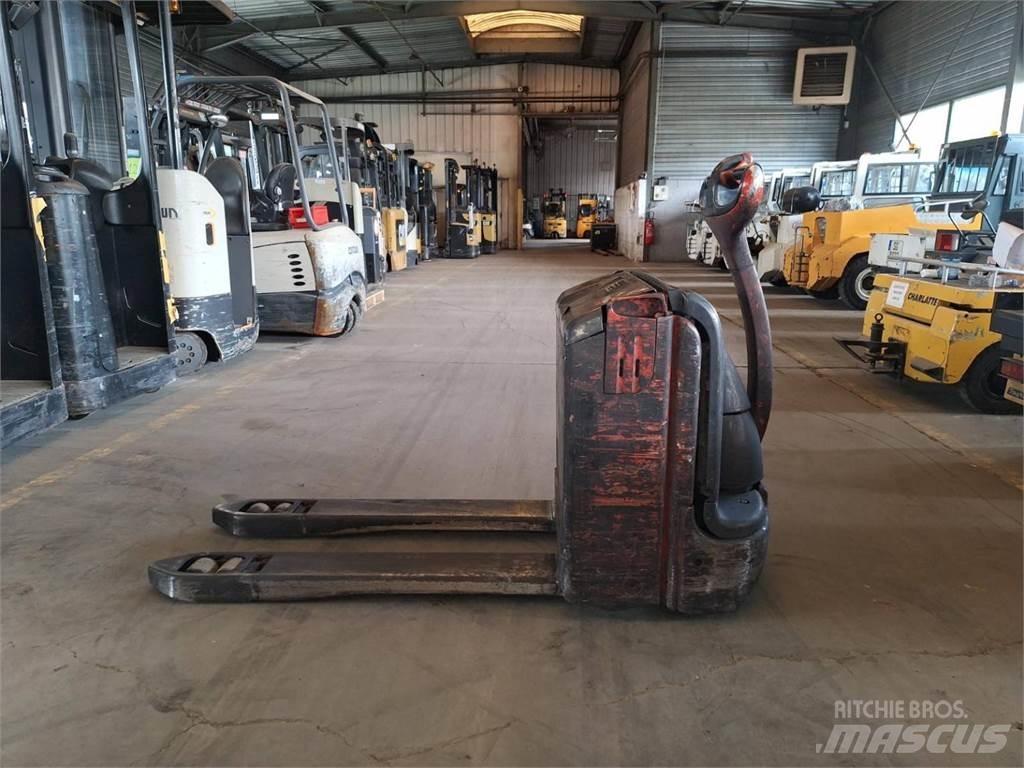 Fenwick T18 行走控制式堆積機