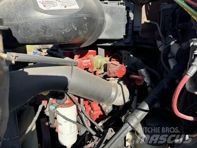 Ford F750 廢棄物撕碎機