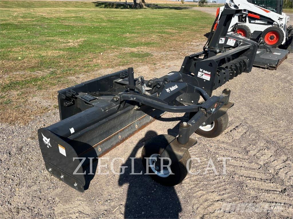 Bobcat BOXBLADE 滑移轉向裝載機