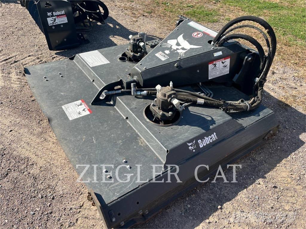Bobcat BRUSHCAT 滑移轉向裝載機