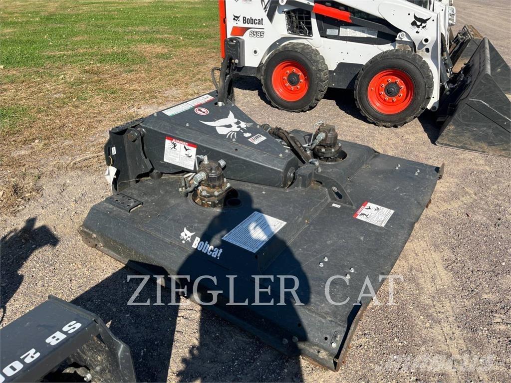 Bobcat BRUSHCAT 滑移轉向裝載機