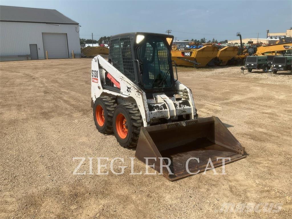 Bobcat S130 滑移轉向裝載機